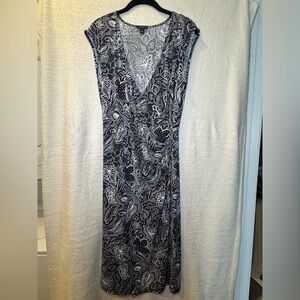 Ann Taylor Factory Black and White Patterned knee length dress